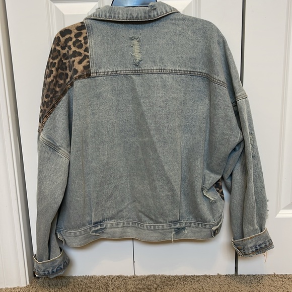 Cheetah print jean jacket - Picture 4 of 4